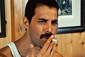 Freddie Mercury bdzie mie ulic w Warszawie. Obok George'a Harrisona i Johna Lennona