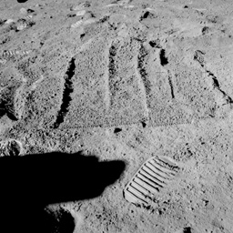 © NASA - lunar sample 15602 (Apollo 15)