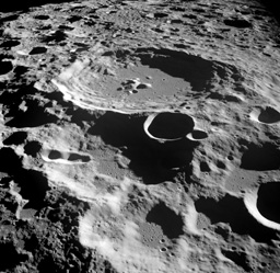 © NASA - Lunar crater Daedalus (Apollo 11 - AS11-44-6609)
