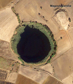 Jeziora Zerelia lub Zirelia (gr. λίμνεςΖερέλια, Ζηρέλια, ang. Zerelia Lakes); Magoula Zerelia